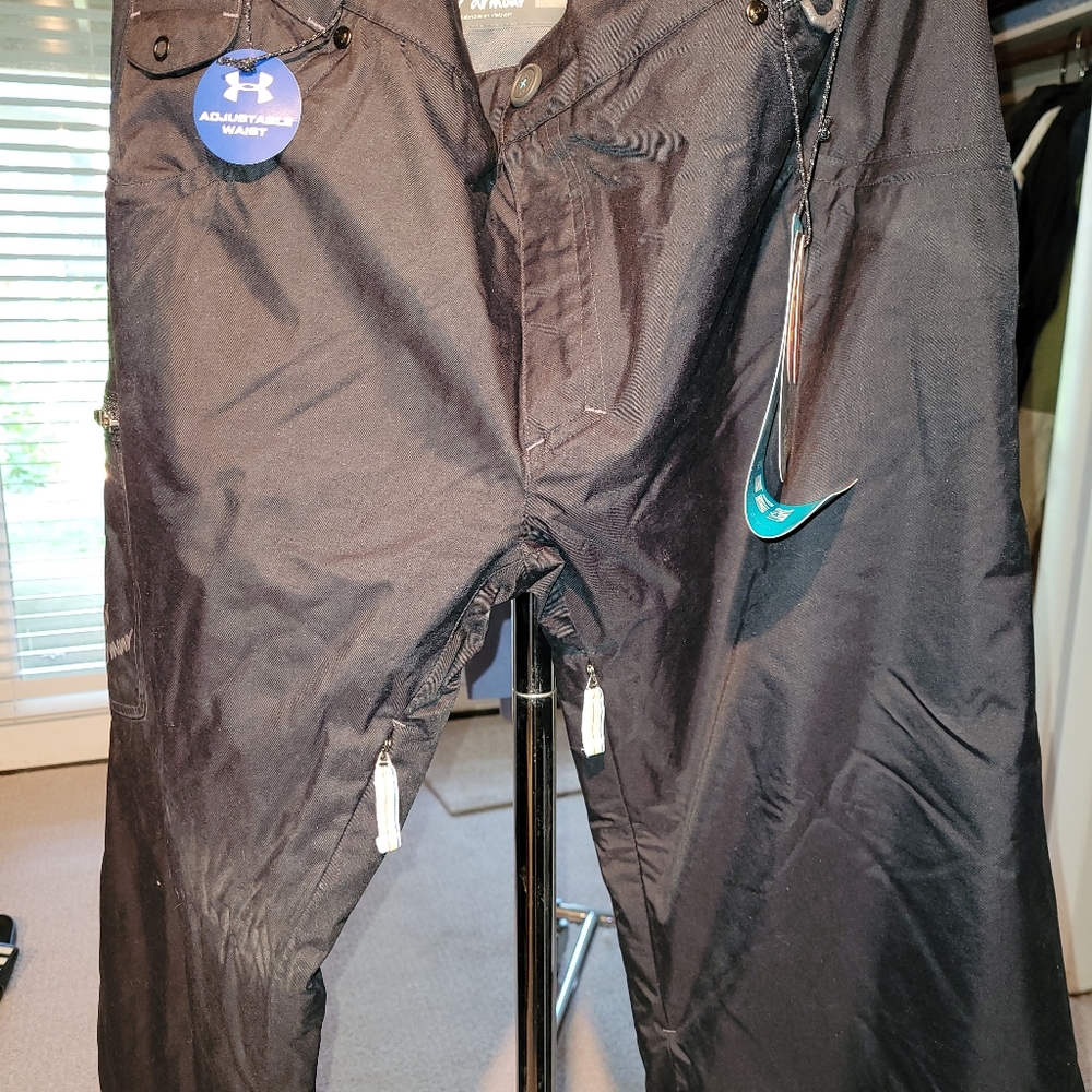 Brand new Womens Under Armor snow pants